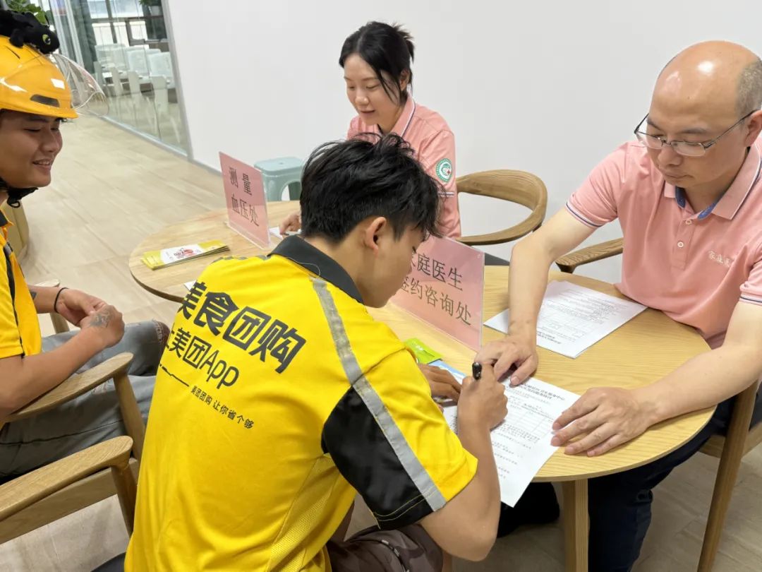 全国首个“骑手友好街区”→在重庆 全国首个“骑手友好街区”→在重庆