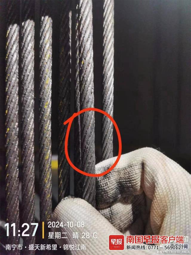 3栋2单元客梯钢丝绳断丝.受访者供图