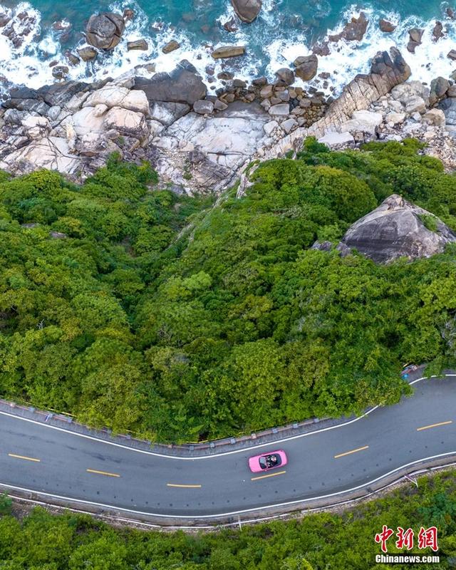航拍海南环岛旅游公路三亚太阳湾段.骆云飞 摄