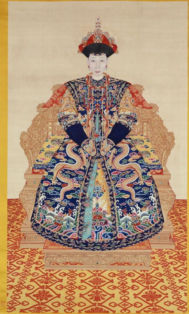 图6 清人绘 孝仪纯皇后朝服像轴