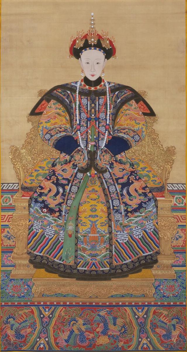 图7 清人绘 孝淑睿皇后朝服像轴