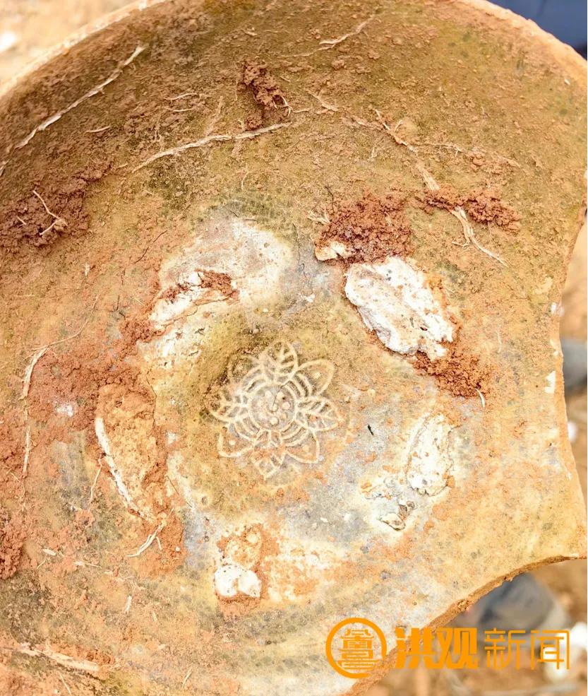 江西一施工现场出土多件文物