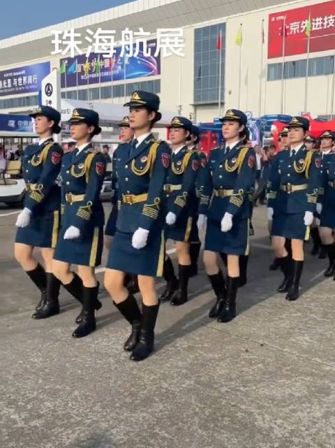 中国军人威武霸气,女军人更是飒爽英姿,珠海航展的女兵太飒了_新浪新闻