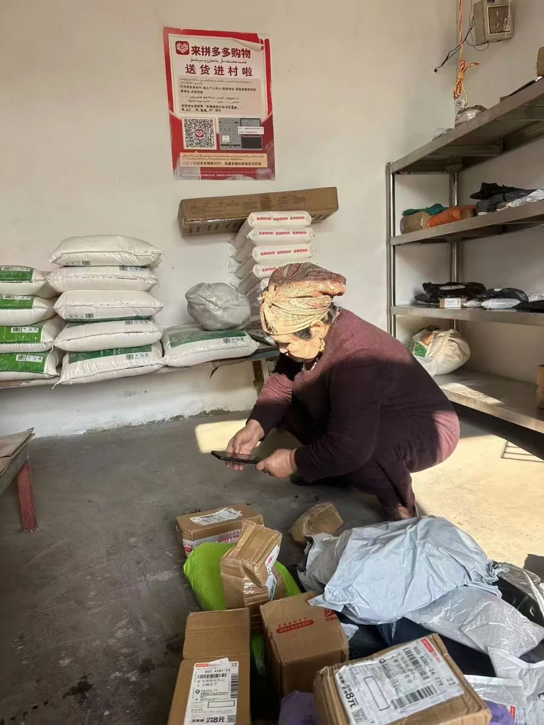 拼多多"喀什叙事":边境快递代收人的光荣与梦想