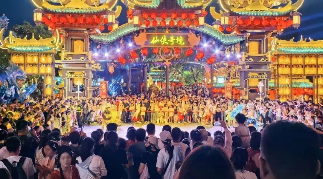 景区黑马“ 万岁山武侠城 ”做对了什么？|文旅|锦上添花文旅集团|游客|开封|文化_新浪新闻