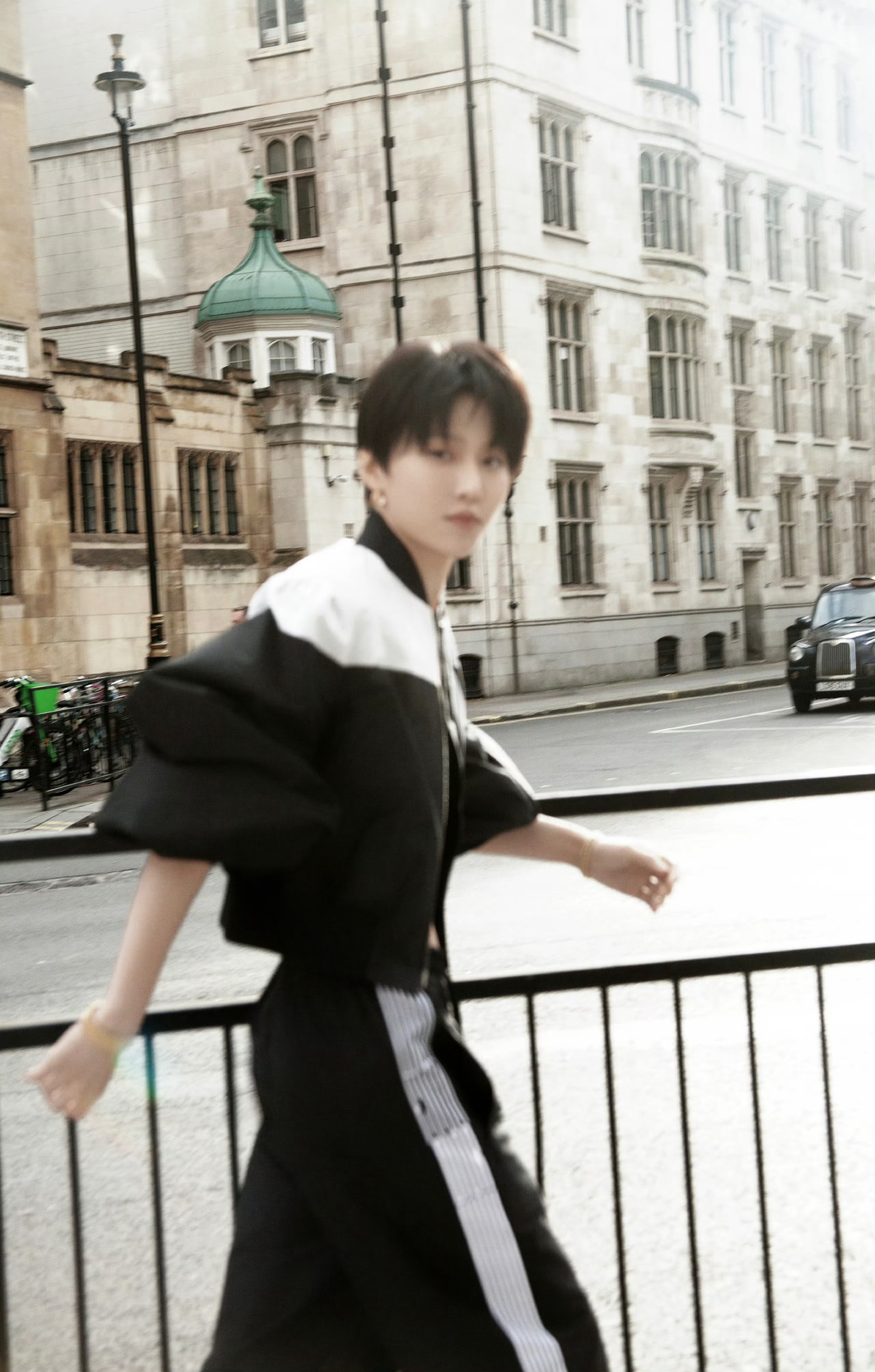 刘雨昕 × 2024英国时尚大奖 雨昕的国际时尚之旅再度开启!|时尚大奖|刘雨昕|英国_新浪新闻