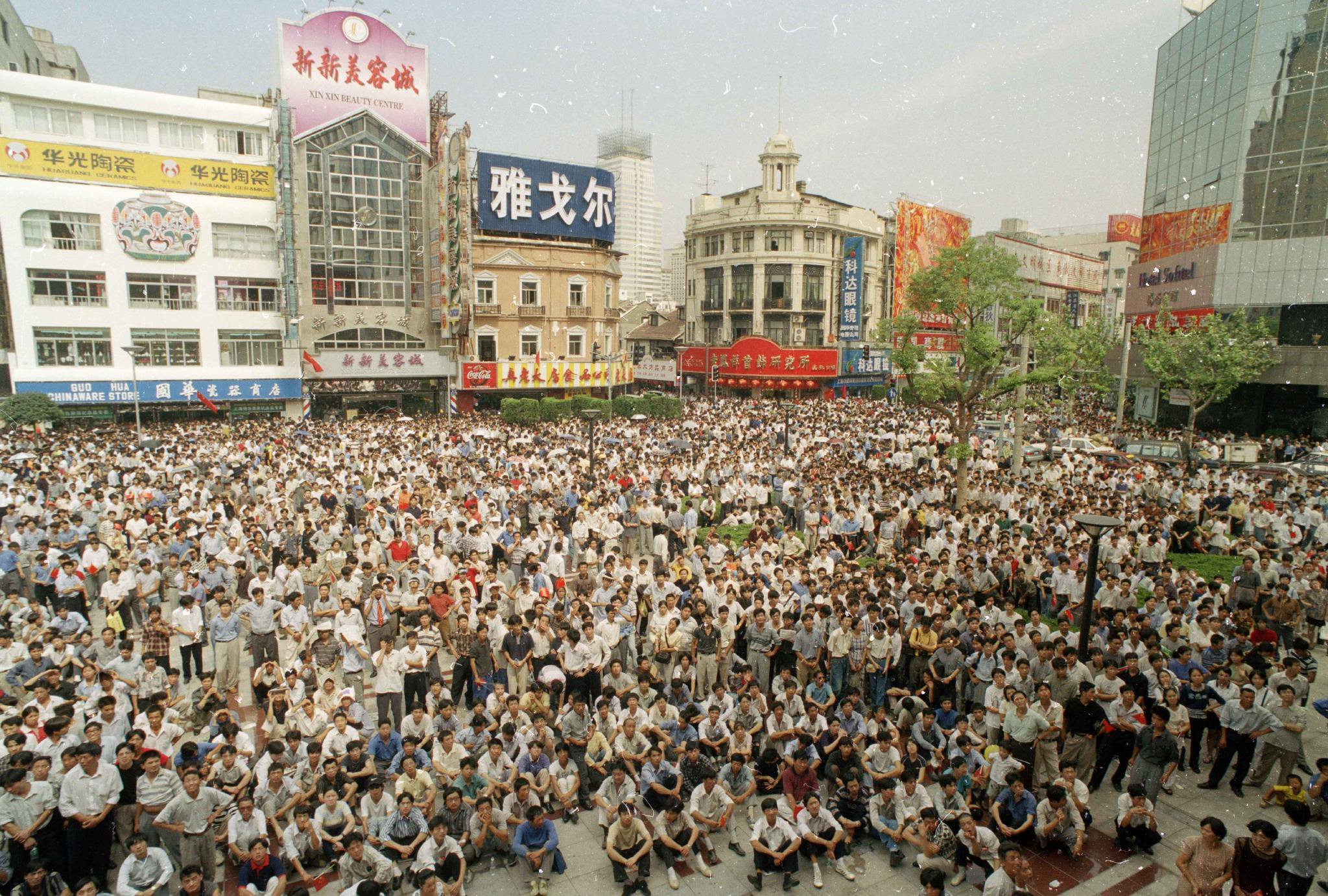 1999，上海，南京东路。陆杰作品