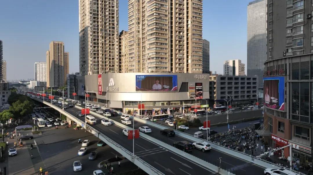 武汉人气商场TOP20变了:武商称霸一二,万象城、永旺梦乐城狂追|武汉市|人气购物中心排行榜|购物中心|武昌|百联奥特莱斯主题公园_新浪财经_新浪新闻