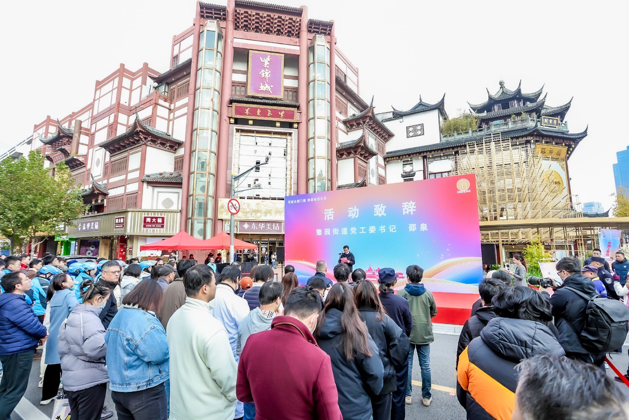 老中青三代传承豫园志愿服务,微电影以动人的故事欢庆志愿者的节日|志愿者|志愿服务_新浪新闻