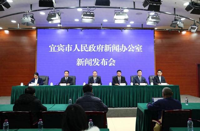 发布会上,宜宾市人民政府副市长,叙州区委书记黄修国介绍了美丽宜宾