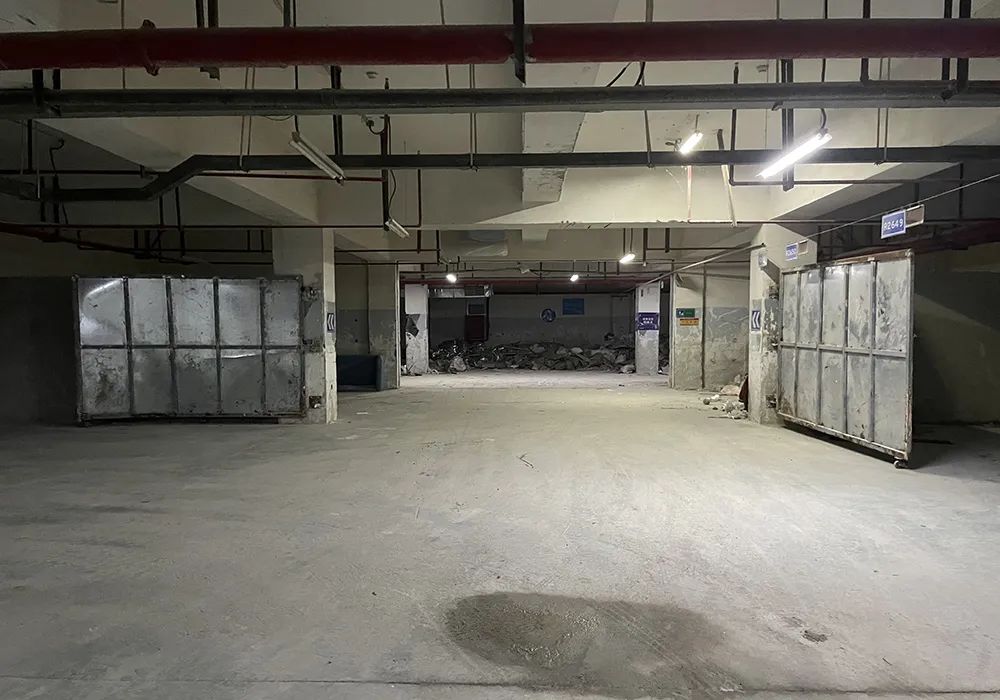 舜海府地下室的建筑垃圾堆放点.本文照片均由廖业强摄