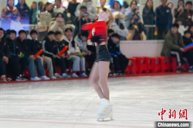 图为俄罗斯花样滑冰国家队队员波琳娜·斯卡奇科娃表演单人滑。中新社记者 杨华峰 摄