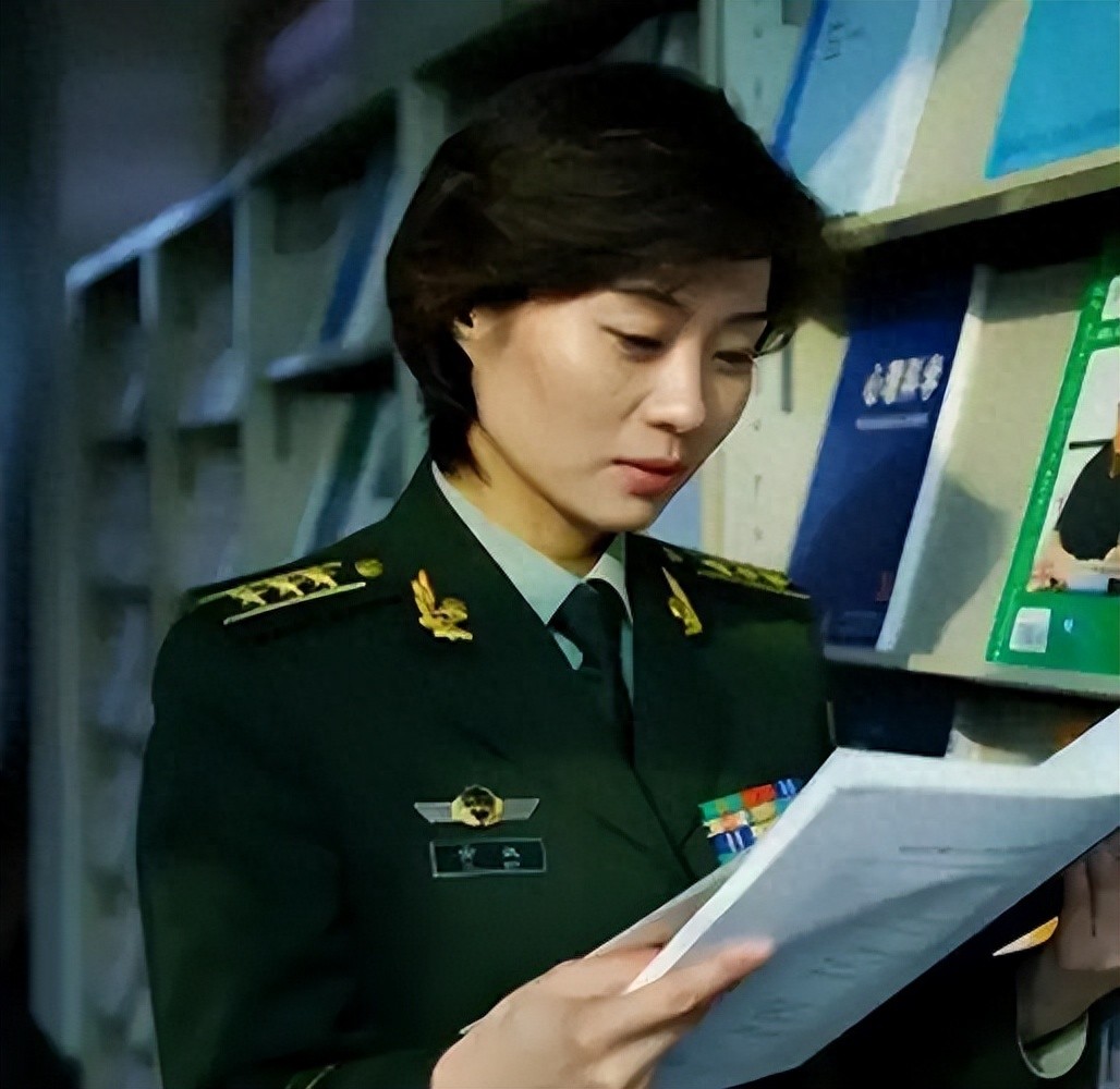 西藏武警副司令员雷敏,武警少将警衔,屡立战功巾帼不让须眉|武警|司令员|西藏武警_新浪新闻