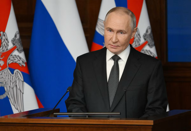 当地时间16日,俄罗斯总统普京在一场于莫斯科举行的会议上发言。图源:外媒