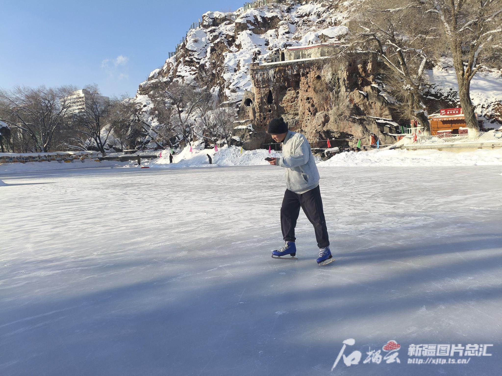 乌鲁木齐西公园滑冰场图片