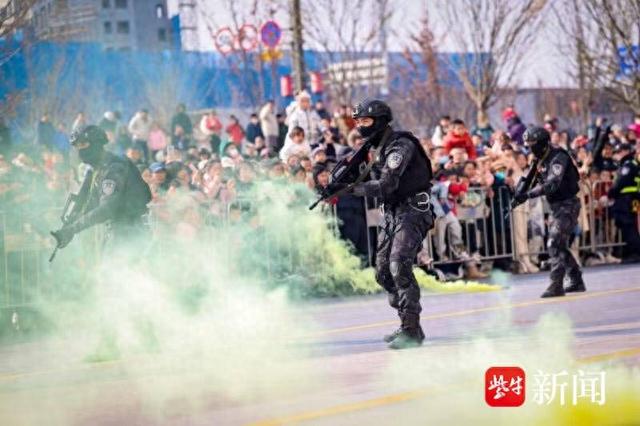 图为南京警方“警营开放月”现场