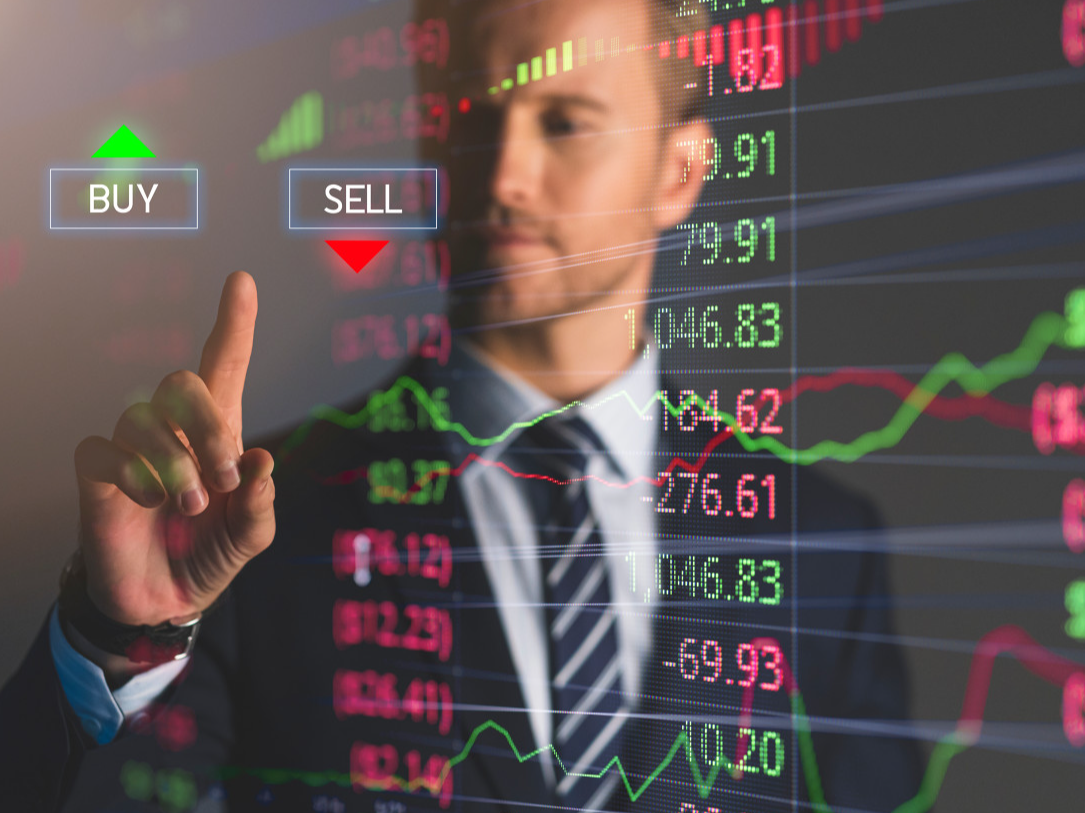 美股休市一日，纳指100ETF(513390)尾盘涨超2%，标普500ETF(513500)成交额已超2亿元