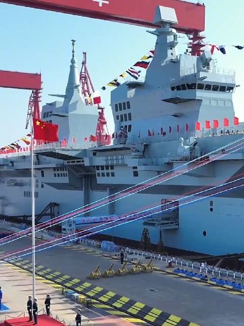 076型两栖攻击舰首舰,四川舰(舷号51)下水仪式高清视频来了,看着太过瘾了|四川省|两栖攻击舰|中国海军_新浪新闻