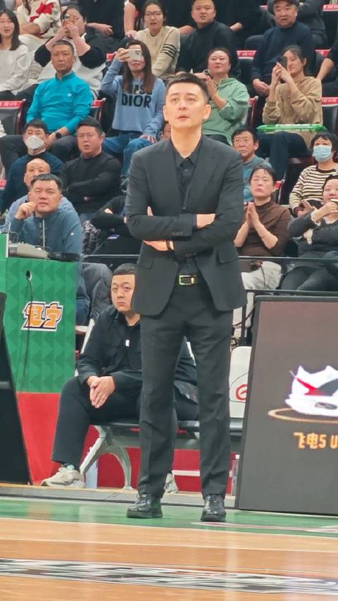 大付这个2+1，杨导都跟着燃起来了，他是最希望付豪打好的人|付豪|健身|新疆男篮_新浪新闻
