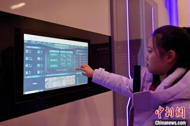 图为文物方舱数据可视化系统。张瑶 摄