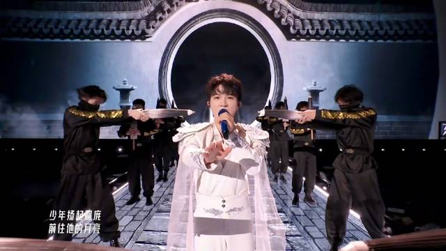 周深《借过一下》 ——电视剧《庆余年第二季》片尾曲 星光大赏内场|周深|星光大赏|借过一下_新浪新闻