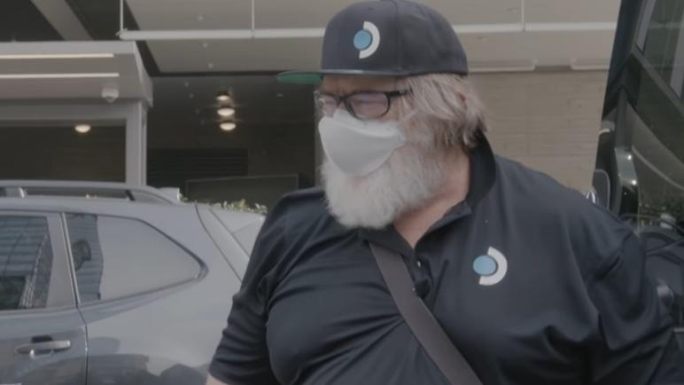 2022年亲自为客户送快递的G胖