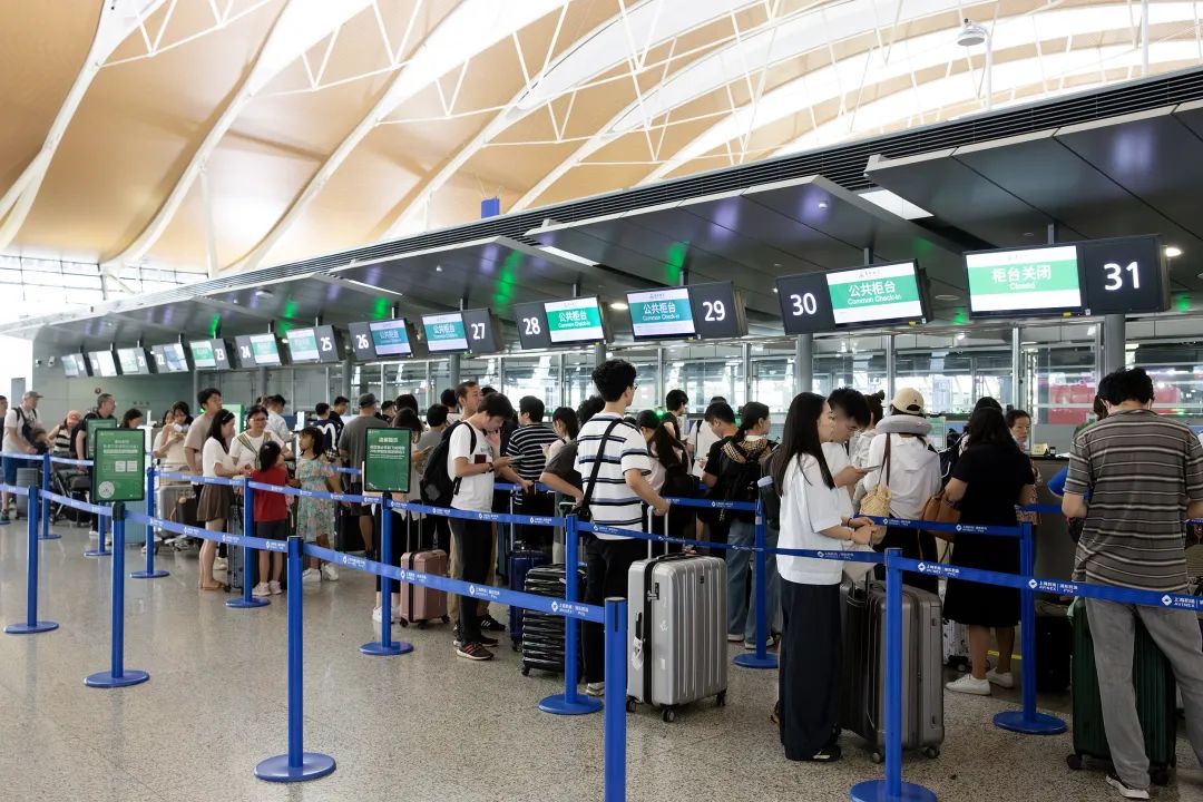 从上海浦东国际机场出发，最快1小时55分钟即可到达大阪关西国际机场。图 / 视觉中国