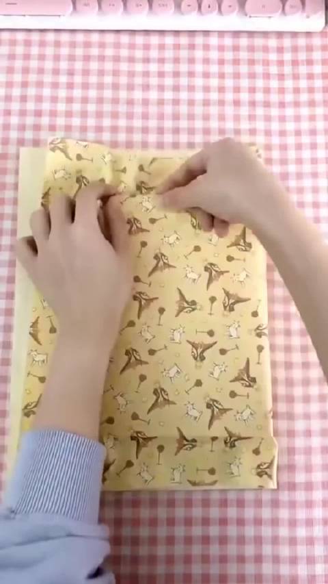 小时候常用的包书皮方法,你还记得吗?小红花_新浪新闻