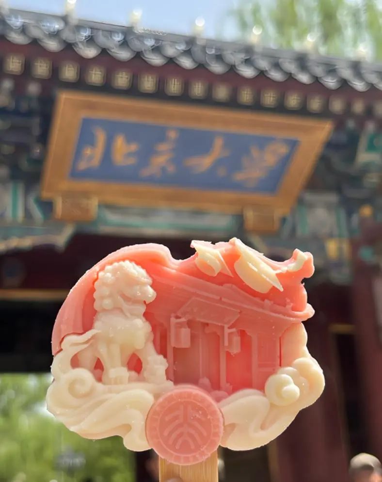 图 | 创意冰棒是各校文创的标配