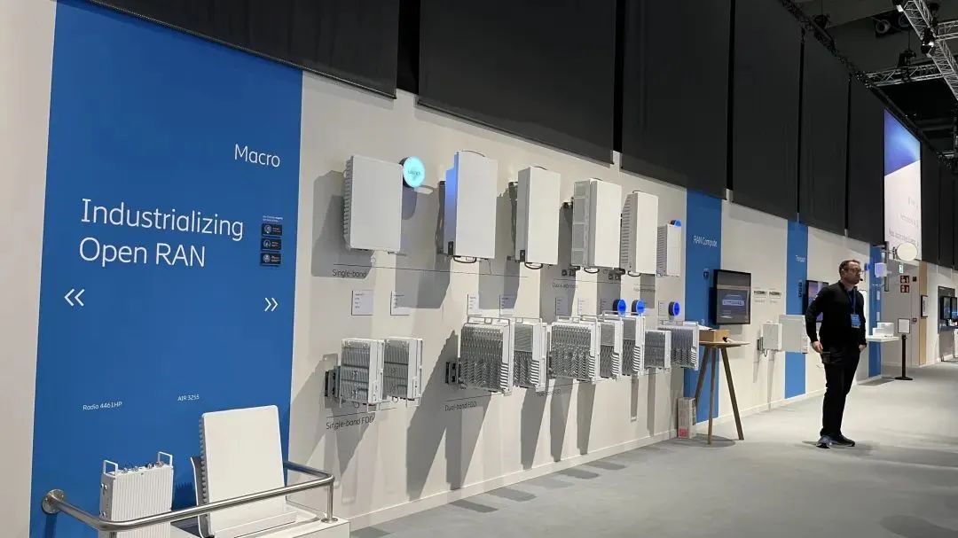 图：爱立信在MWC24 展出的硬件墙。