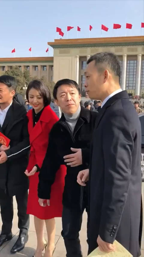 吴京、张译、黄渤、佟丽娅、周迅同框出席活动,这真是星光熠熠啊,全是大牌|吴京|张译|佟丽娅_新浪新闻