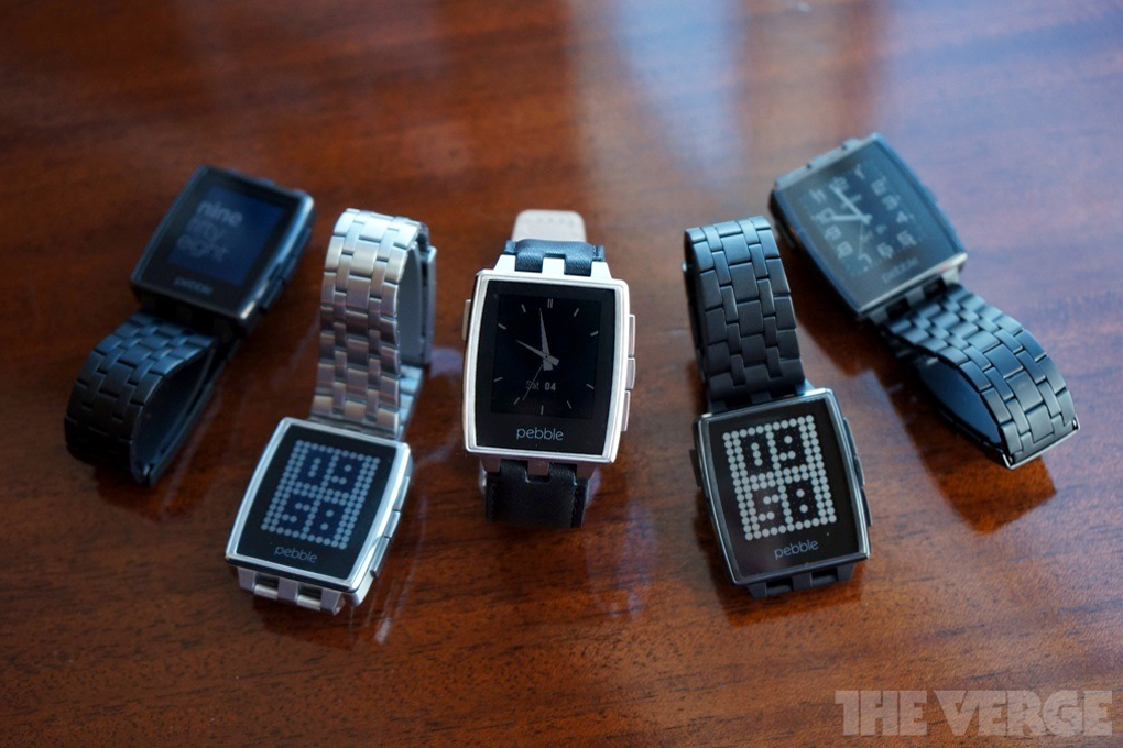 图丨 2014 年 CES 展上亮相的智能手表 Pebble Steel（来源：The Verge）