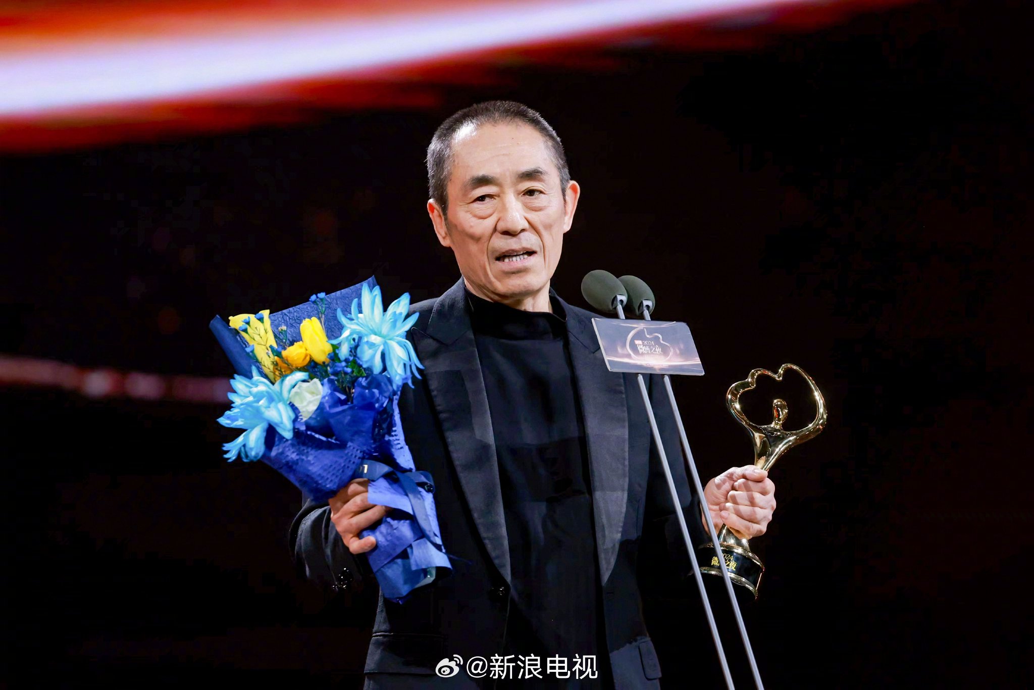 恭喜张艺谋@艺谋工作室 获得“微博国际影响力导演”荣誉|微博之夜_新浪新闻