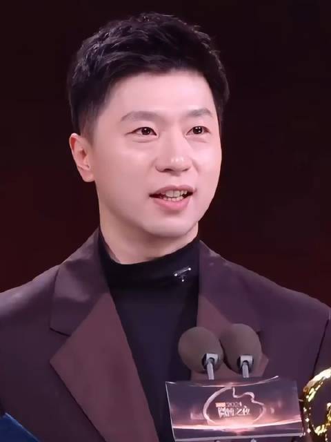 龙队眼眶通红,眼中有泪,马龙:感谢中国乒乓球队,感谢教练员,马龙…|马龙|中国乒乓球队_新浪新闻