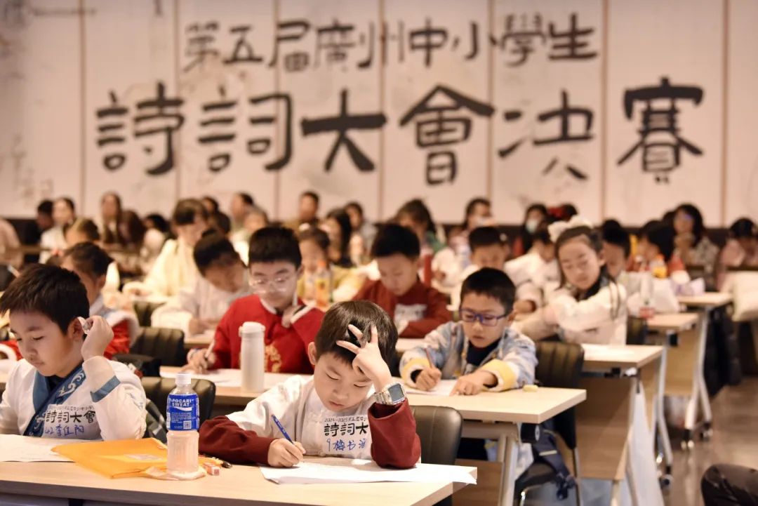 巅峰对决,惊艳全场,第五届广州中小学生诗词大会精彩落幕|汉服_新浪财经_新浪网