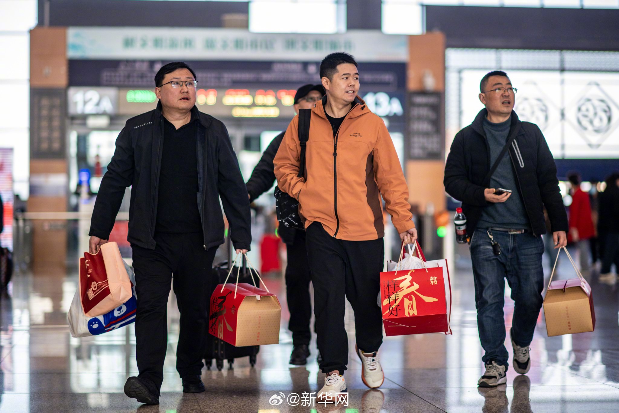 2026年春运单日交通出行人数超3亿人次