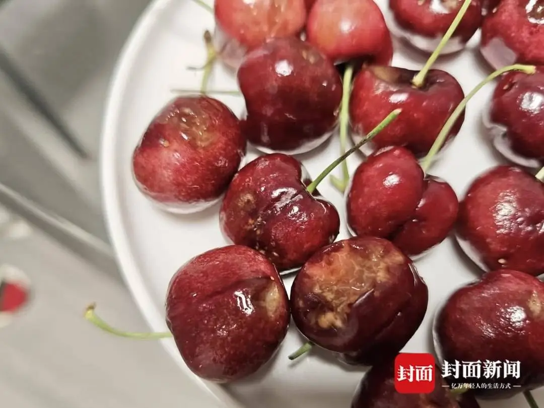 网友网购的车厘子出现大量损坏 受访者供图