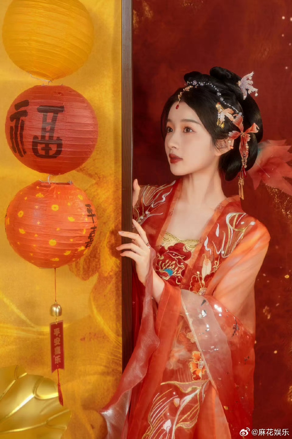 不是,李浩菲可塑性也太高了吧,不管是《驻站》中的王冬雨…|锦囊妙录|适配|古装|乔若兰|反差_新浪新闻