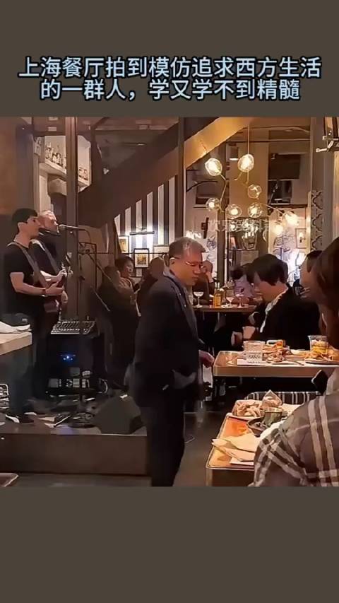 餐厅拍到了这一幕_新浪新闻