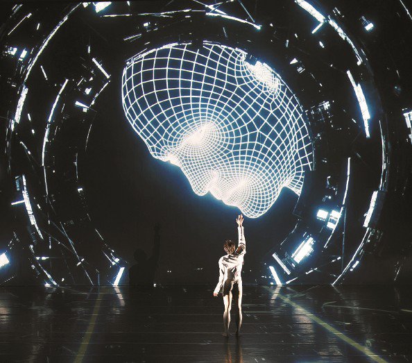 王佳俊与AI共舞 本报记者 王凯 摄