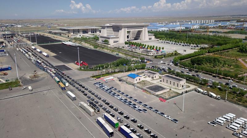 出霍尔果斯奔向中亚，二手车出口因何成为外贸新亮点？｜外贸新篇