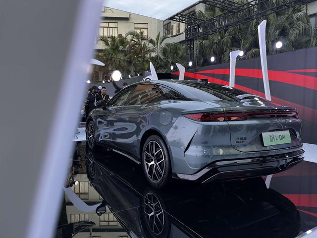 比亚迪汉L DM 观察者网摄