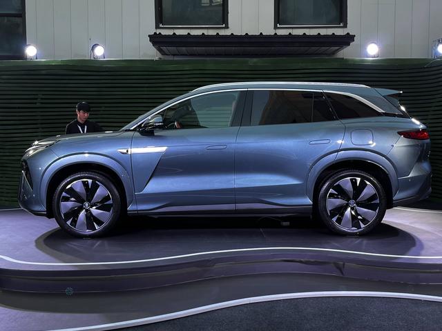 比亚迪唐L EV 观察者网摄