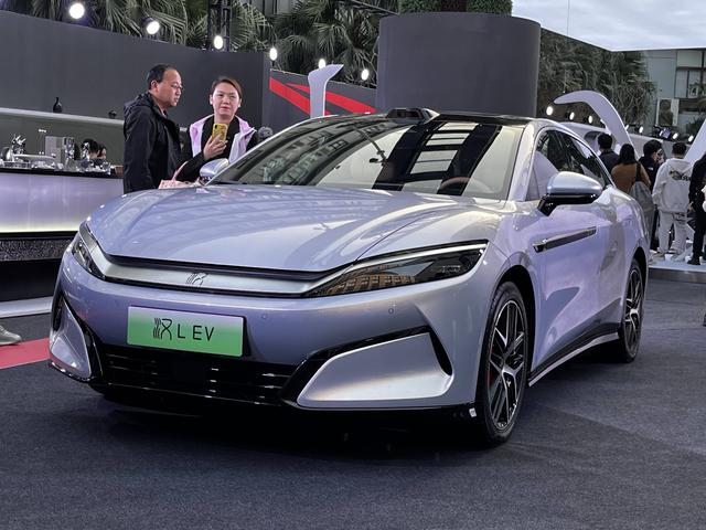 比亚迪汉L EV 观察者网摄