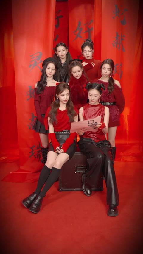 RED女团画蛇添福_新浪新闻