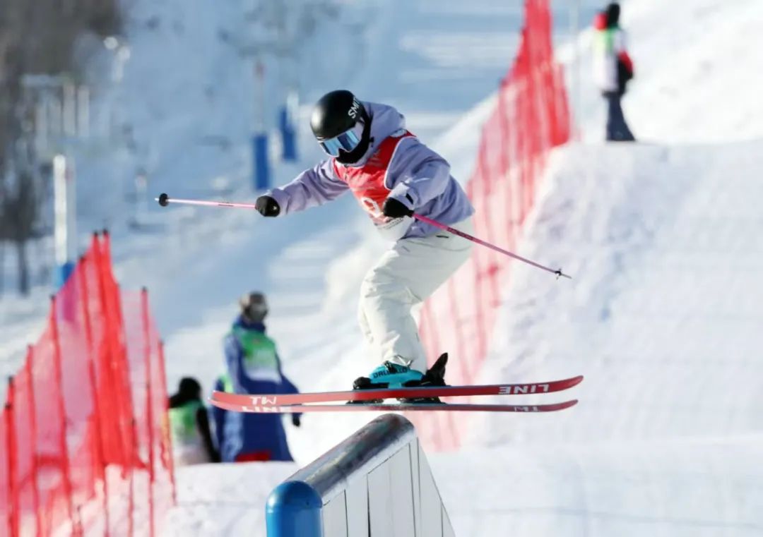 运动员在黑龙江省亚布力体育训练基地比赛。刘洋 摄