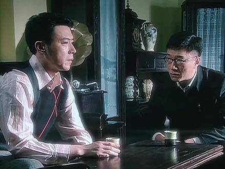 潜伏中的经典场景，谢若林的职业操守即便放在今天也碾压绝大多数人_新浪新闻