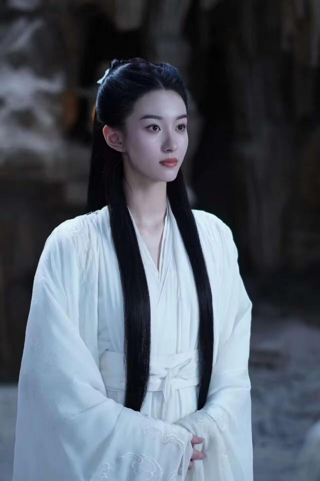 新版小龙女惊艳荧屏,竟是南宁这所中学的校花!|王梓莼_新浪财经_新浪网