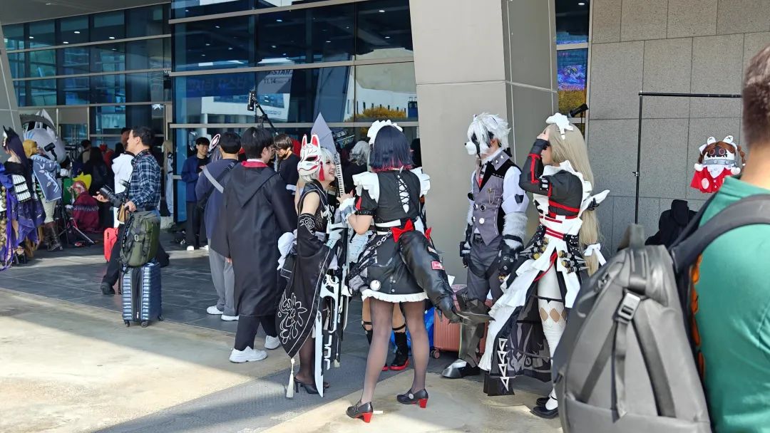 G-Star展会开放区域的coser观众