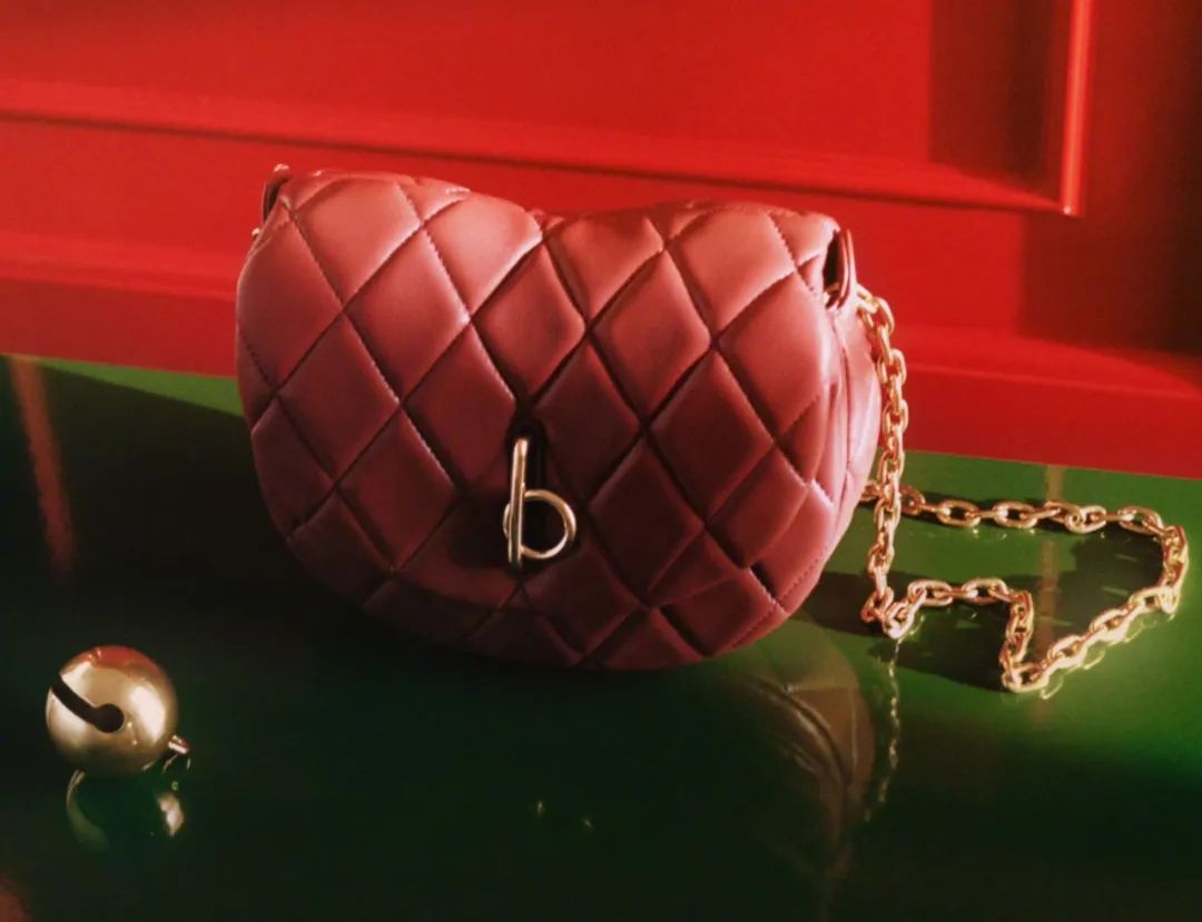 图片来源：Burberry官方微博